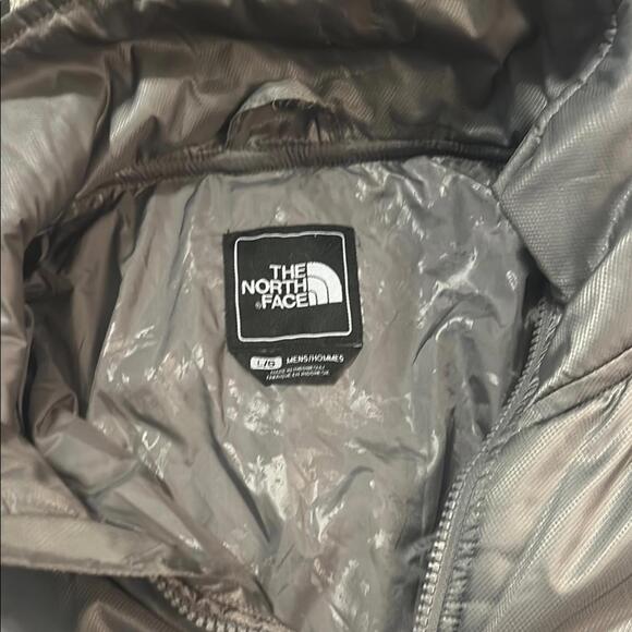 The North Face Men's Quilted Puffer Jacket - Picture 8 of 13